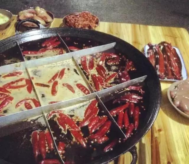 重庆这些人气爆棚却经济实惠的美食，你吃过几个？超全整理赶紧收