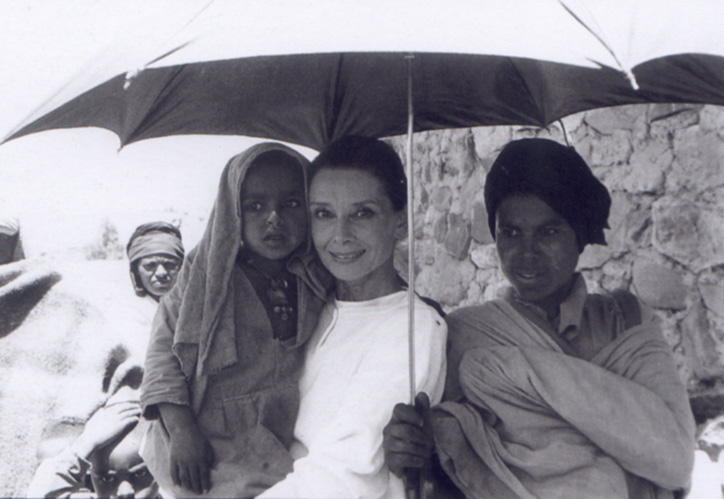 赫本和玛丽莲梦露谁更好看,凭啥让赫本和梦露都如此迷恋