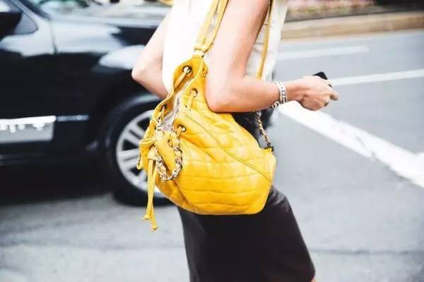 杨幂米兰包包,杨幂时尚包