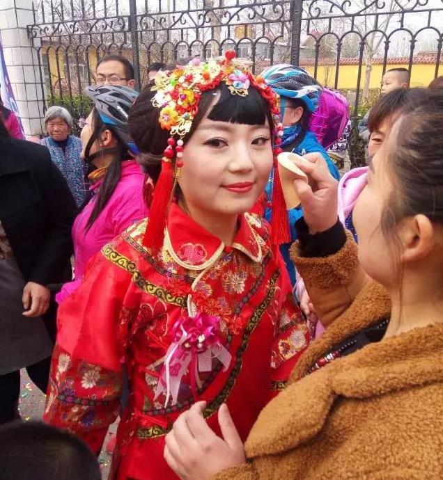 东阿小伙结婚,淮南小伙骑自行车接亲