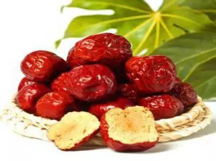 汤里加两枣,汤里加浓汤宝