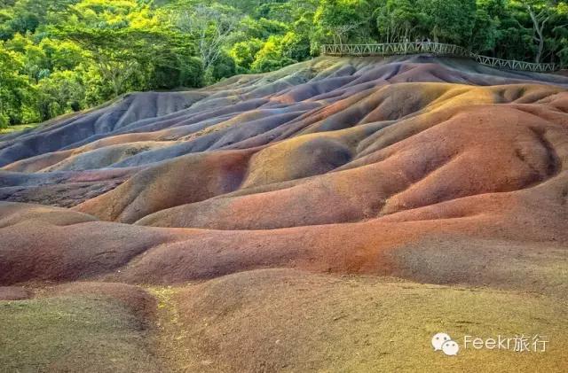 这个与马尔代夫隔海相望的火山岛国，免签人少，还可以玩遍海陆空