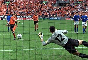 荷兰欧洲杯踢过的点球大战,欧洲杯十大传奇故事