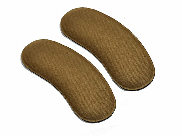 踢球必看小技巧,足球初学者选用哪种足球鞋较好