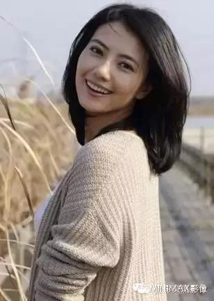 拍照怎么笑得好看又自然不露牙,拍照时如何笑得更好看更自然