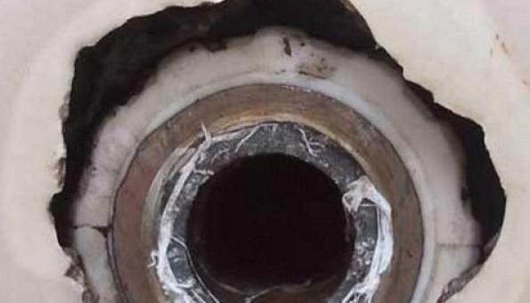 水龙头螺丝断在水管？老师傅教你一招，轻松拿出来