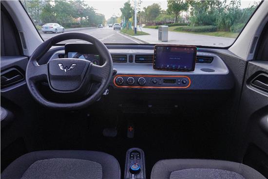 qq冰淇淋与宏光miniev销量对比,宏光miniev哪一款最值得买