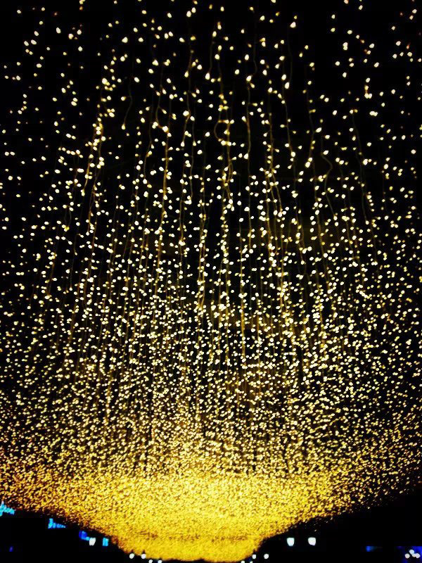 鱼游白沙洲,万达电影乐园汉秀双骄亮灯