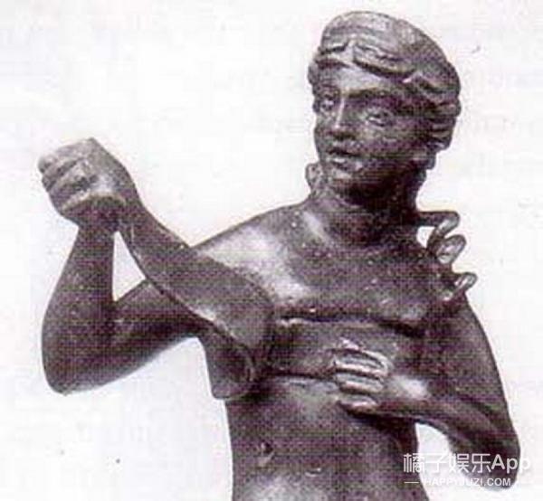 戴了这么多年头盔终于派上用场了,穿bra可以改变胸下垂吗