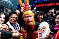 六小龄童孙悟空签售,西游记后传孙悟空六小龄童