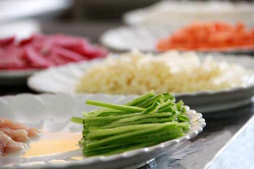 陕西学厨师在哪里学,新东方烹饪学校厨师基本功