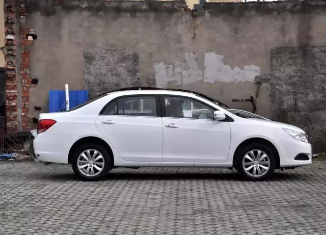 推荐一款十万以内的代步车,12款速锐顶配手动