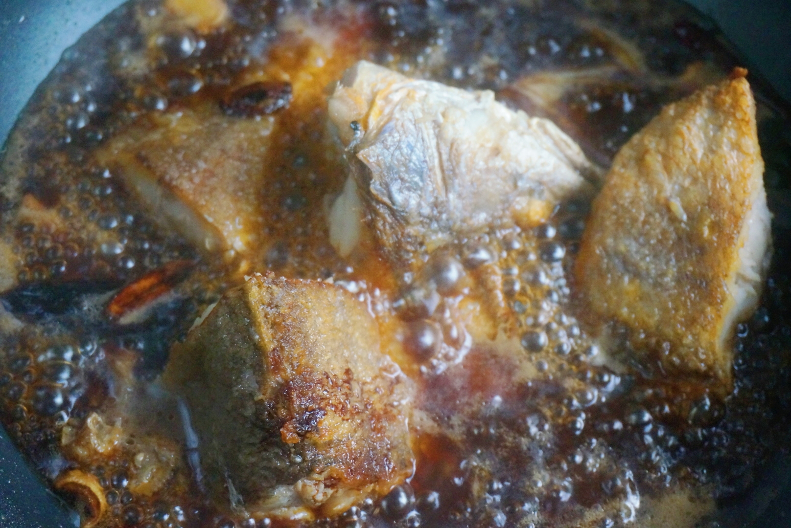 农村炖鱼的家常做法,炖鱼的正确方法和配料大全