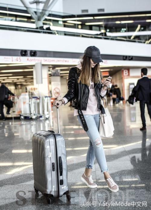 明星机场行李箱颜色,明星出门必备的行李包