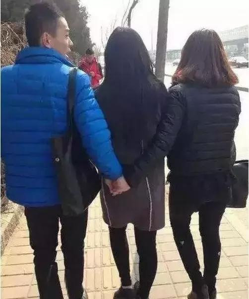 这么漂亮的姑娘怎么能让女孩闻你的脚气