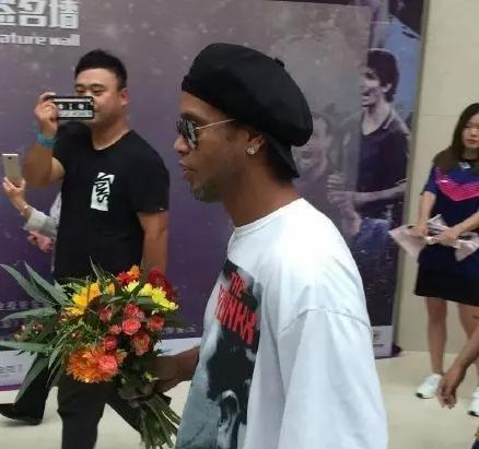 世界足球先生面对西班牙国门,足球世界足球先生