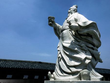 传说这个皇帝是真龙的化身，“龙颜大怒”因此而来