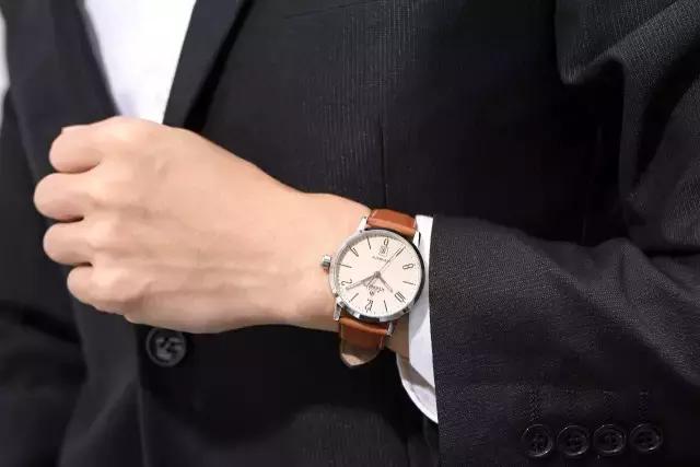 休闲风时装表,简约风时装表