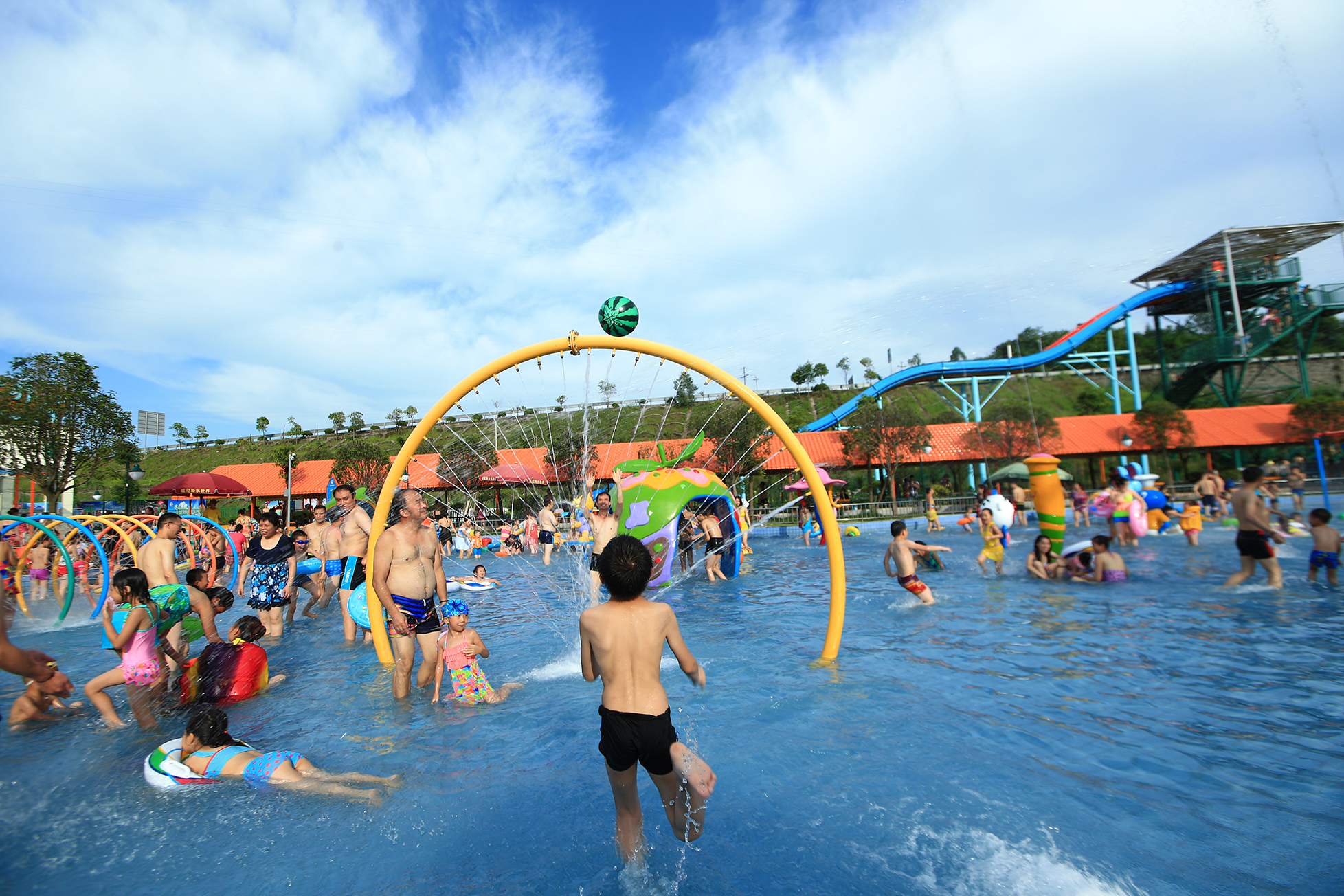 水上乐园夏日清爽视频,水上乐园清凉一夏全场畅玩