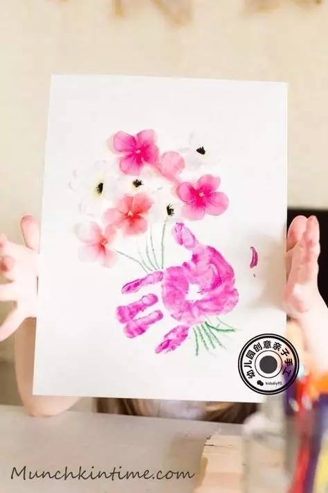 手工作品小花粘贴画幼儿园,手掌涂鸦创意画幼儿园