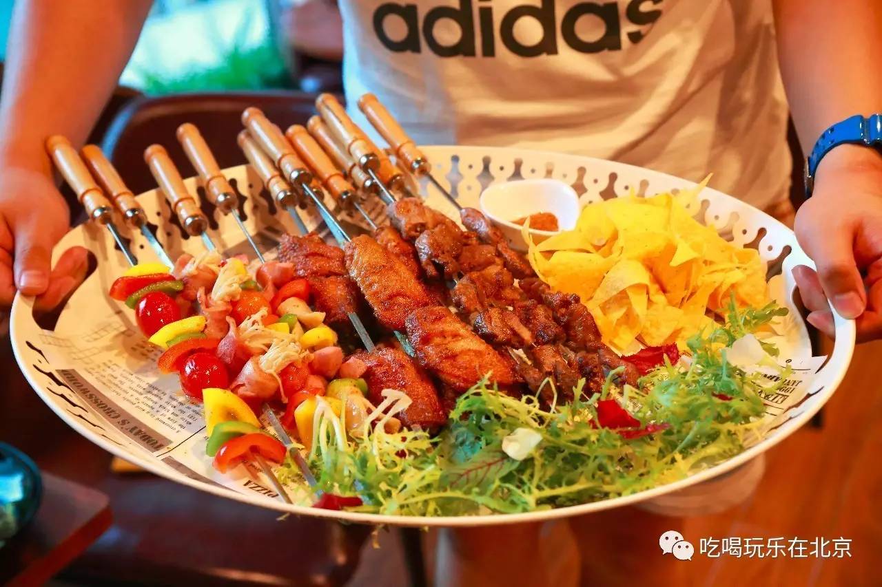 三里屯的这家店，让我甘心被“无人头”戏弄