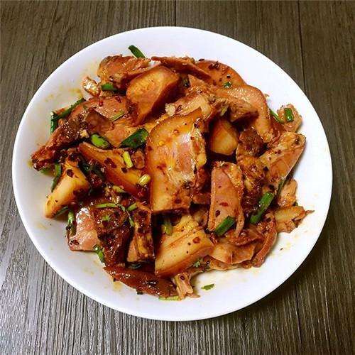 猪耳朵猪头肉猪脚怎么做好吃,煮猪头猪大肠最正宗的做法