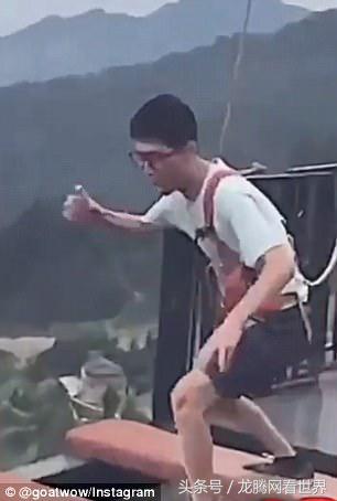 勇士和大婴儿的故事-滑稽视频显示无畏的女人冲过令人眩晕的