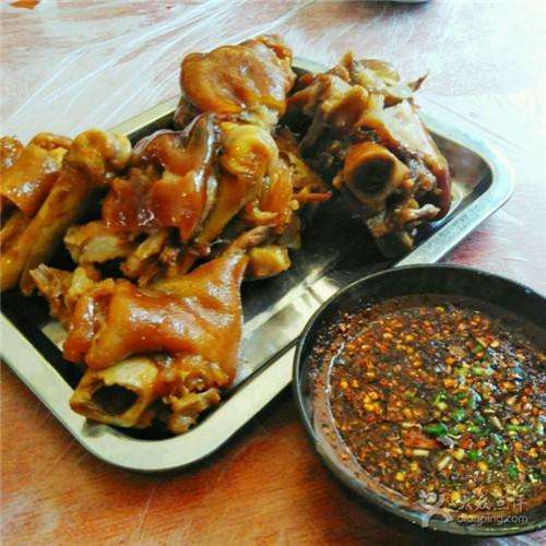 猪耳朵猪头肉猪脚怎么做好吃,煮猪头猪大肠最正宗的做法