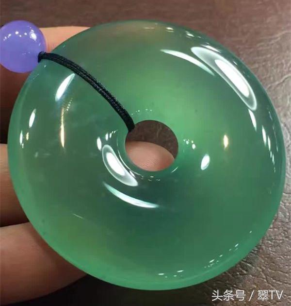 这9种长得很像翡翠的石头，价格很便宜，买错你就吃大亏