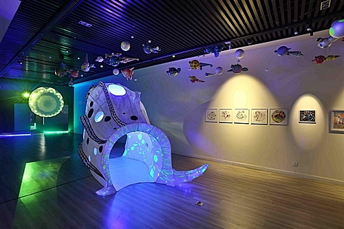 *袜丝**艺术品：大人想到的性暗示，可是小朋友想到的是辣椒