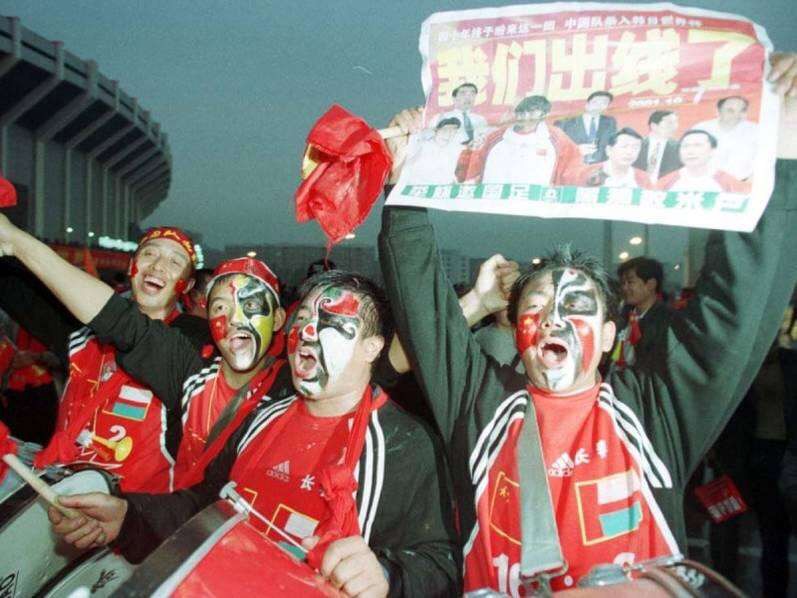 两张旧报纸，重温国足世界杯梦，再出发