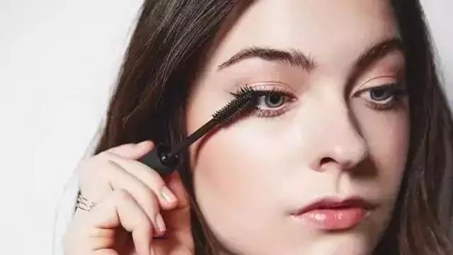 睫毛越刷越密的技巧,想要睫毛长涂什么最有效