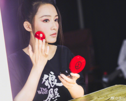 阿玛尼红气垫新的,想红没那么简单