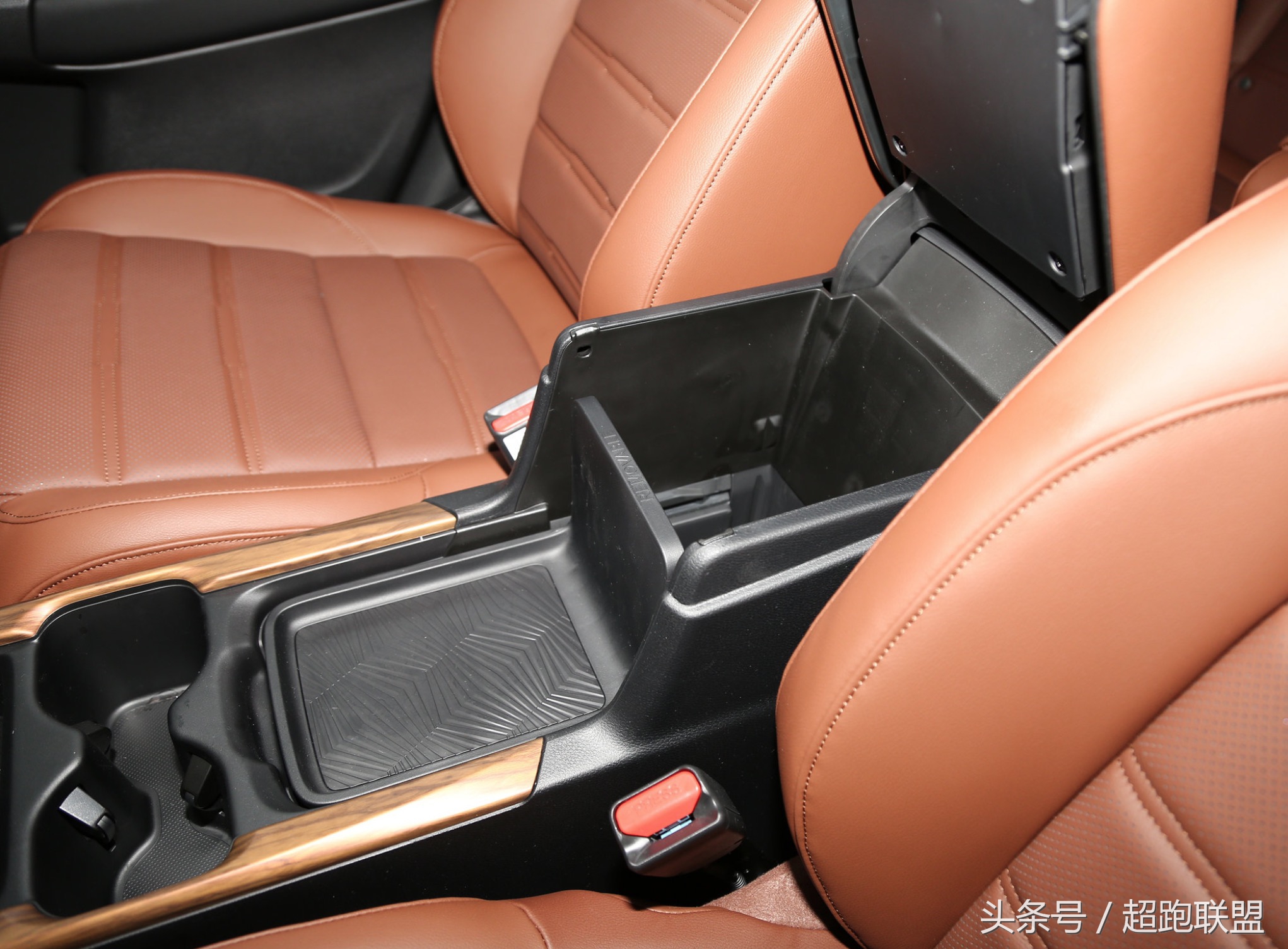 全新本田cr-v舒适版,本田cr-v风尚版对比舒适版