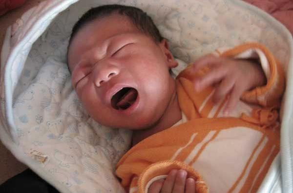 一岁多宝宝舌头w型正常吗,一岁半宝宝舌头伸出来竟是w型