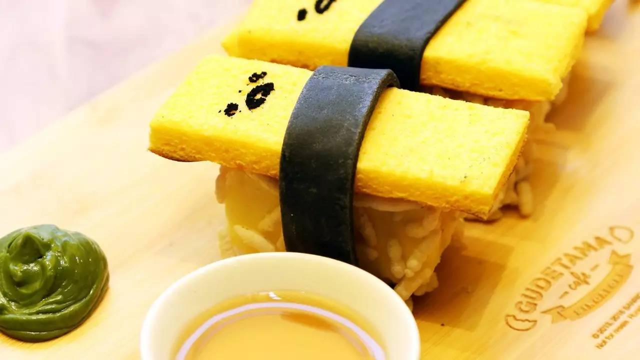 日本网红表情包懒蛋蛋开了家咖啡馆，里面的日料都是假的