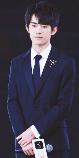 易烊千玺代言的单品,杨幂易烊千玺时尚单品