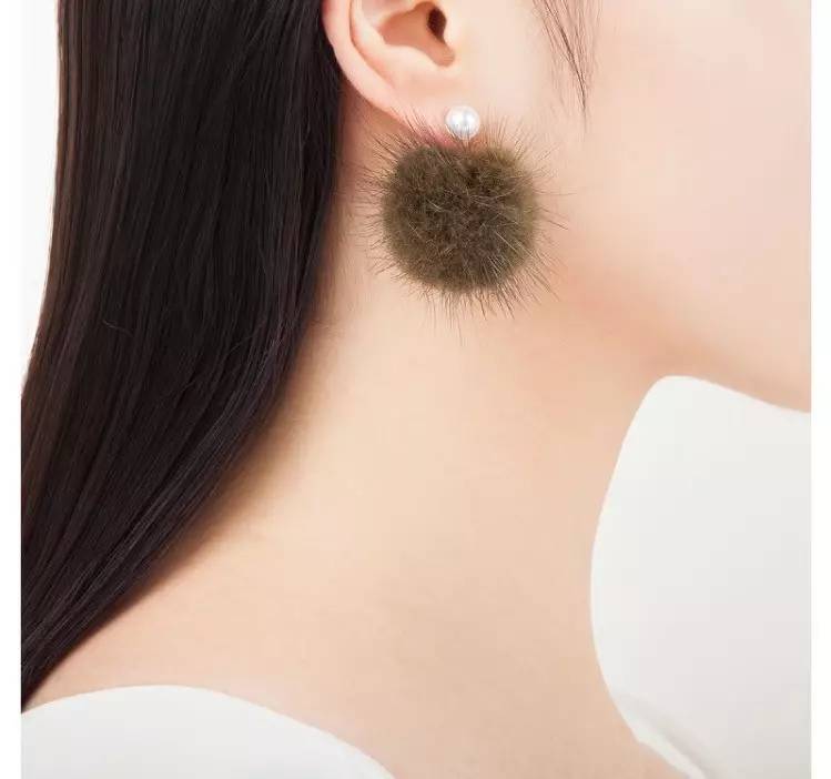 那些各种各样的耳钉,戴在小耳朵上的耳钉推荐