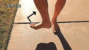 怎么像c罗一样踢出又准又快的球,如何踢出c罗的电梯球