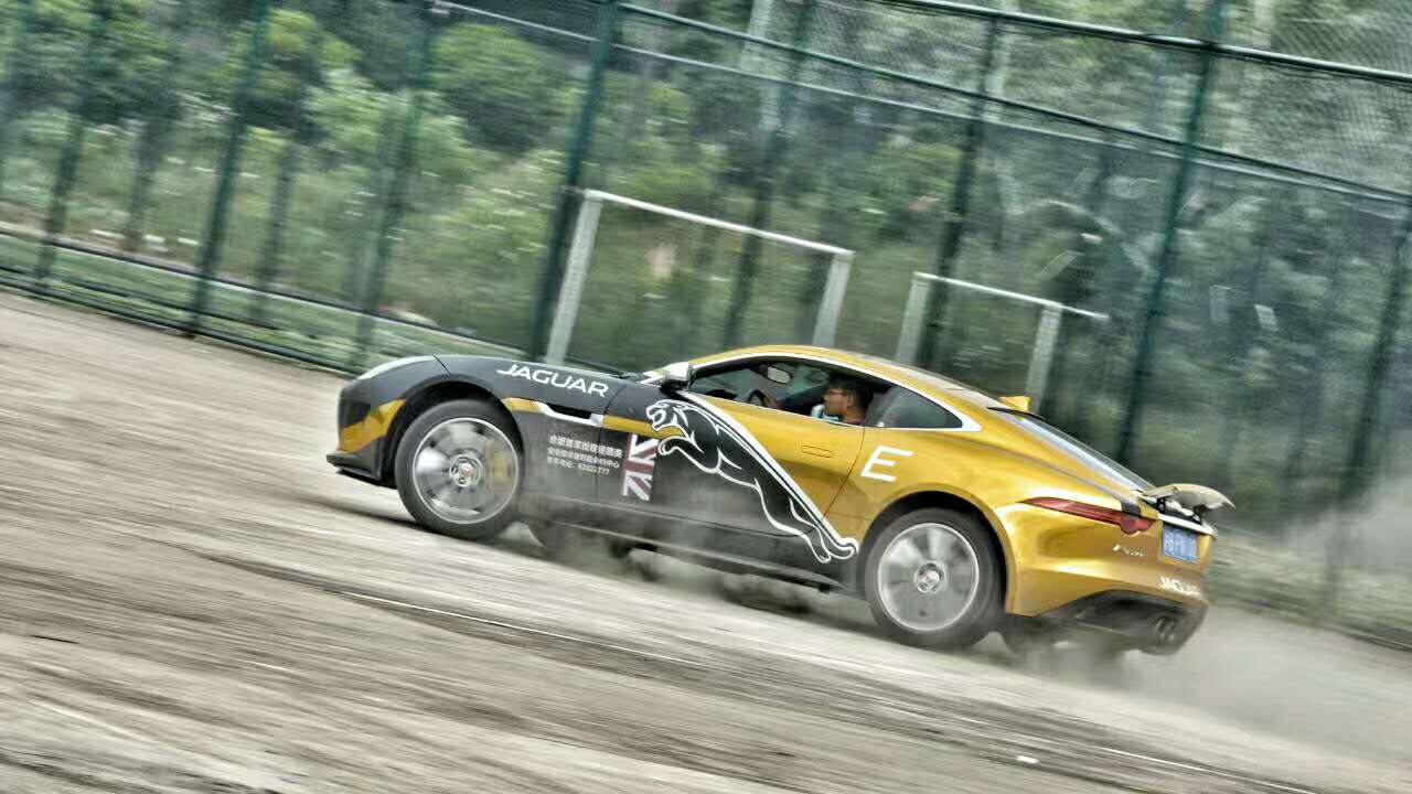 新捷豹f-type海外试驾,试驾捷豹f-type2024款