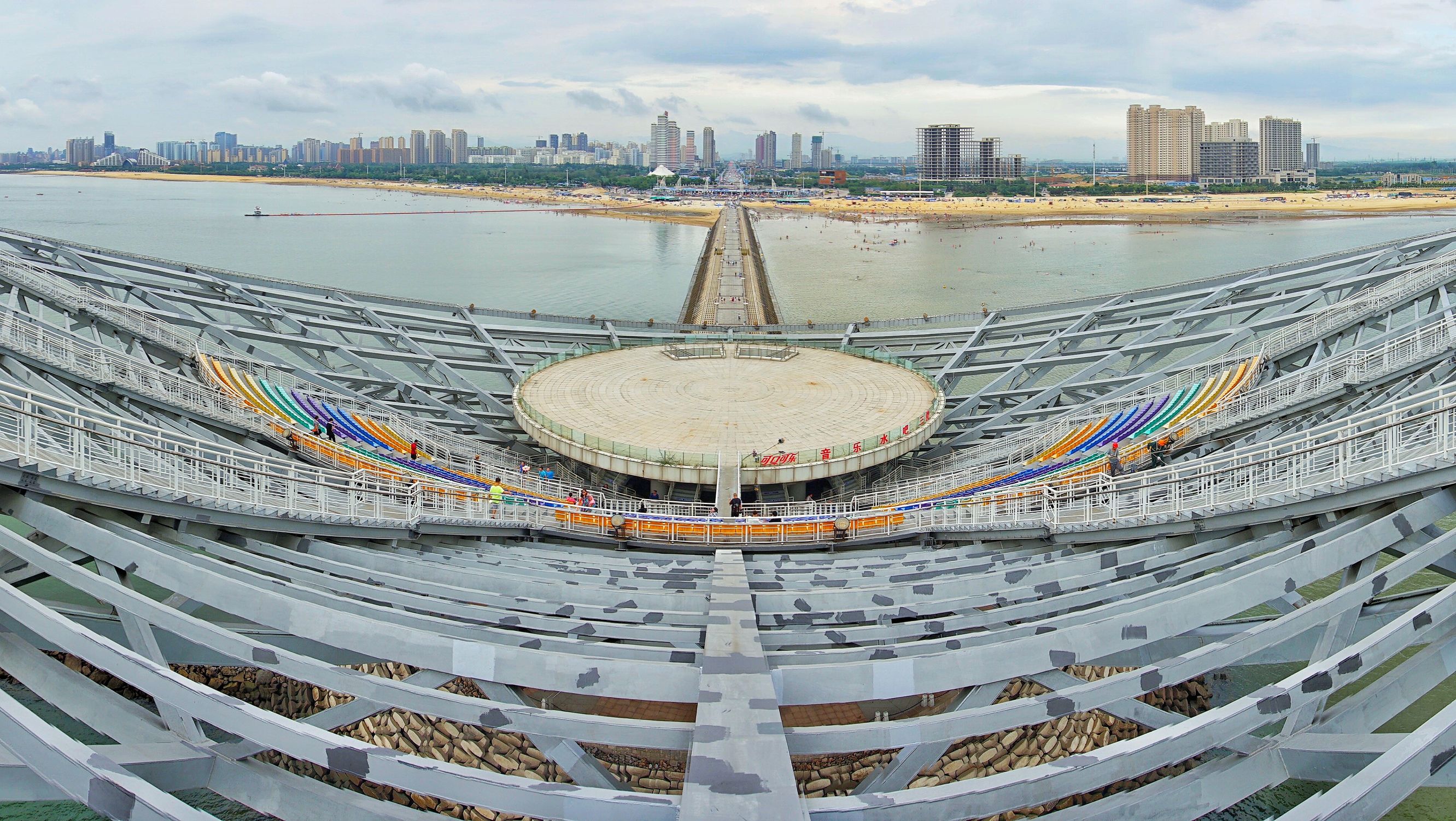 他说他想去看北方的海，我说“好”！