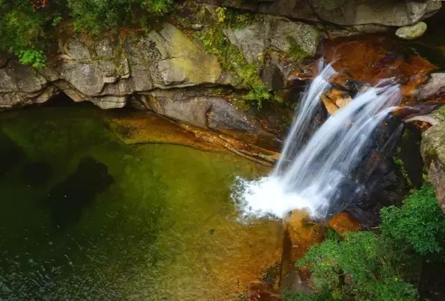 成都周边的野瀑布,成都周边超级宽大瀑布