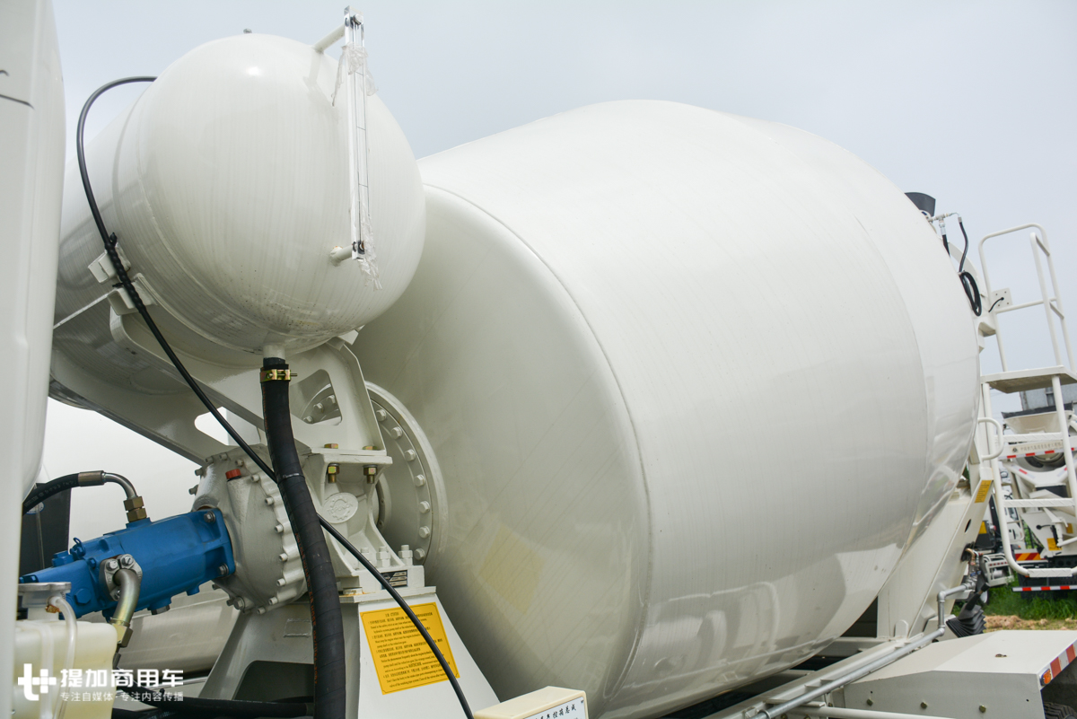 轻卡蓝牌搅拌车,商用混凝土搅拌车多少钱一台