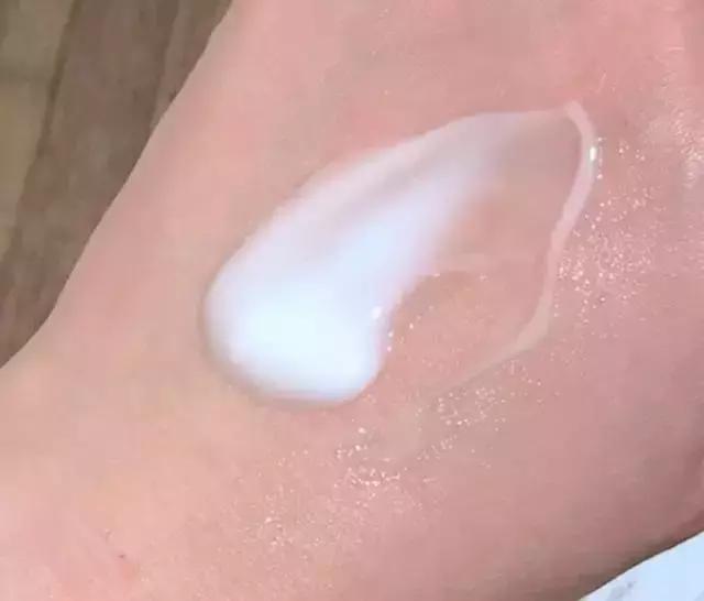 周冬雨和赵薇的合影,周冬雨赵薇对比