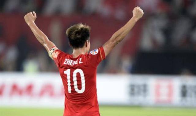 前国足锋霸压哨回归郑智再获强援,生死战国足出线