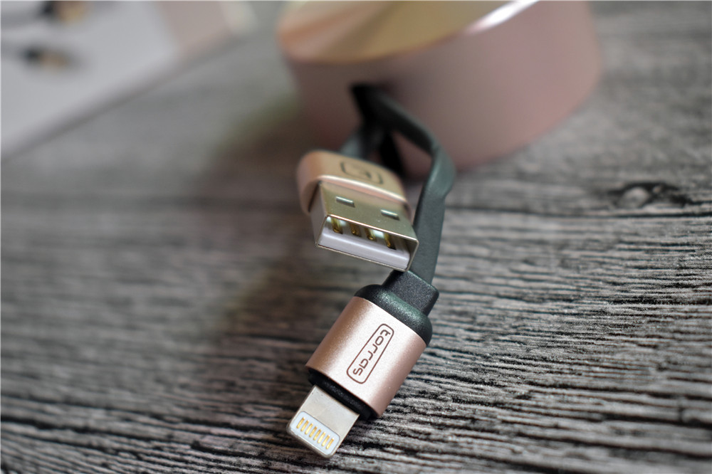 苹果原装数据线好还是图拉斯好,图拉斯苹果数据线2米