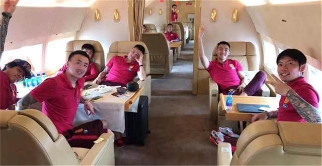 世界杯预选赛国足享受豪华待遇，主席蔡振华领衔足协高层亲自督战