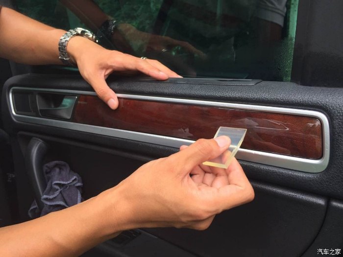 实木板材UV面划痕怎么修补,汽车门内饰板有划痕怎么处理