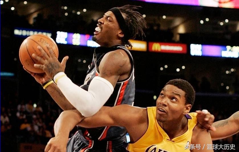 拜纳姆肘击事件视频,拜纳姆肘击事件完整版