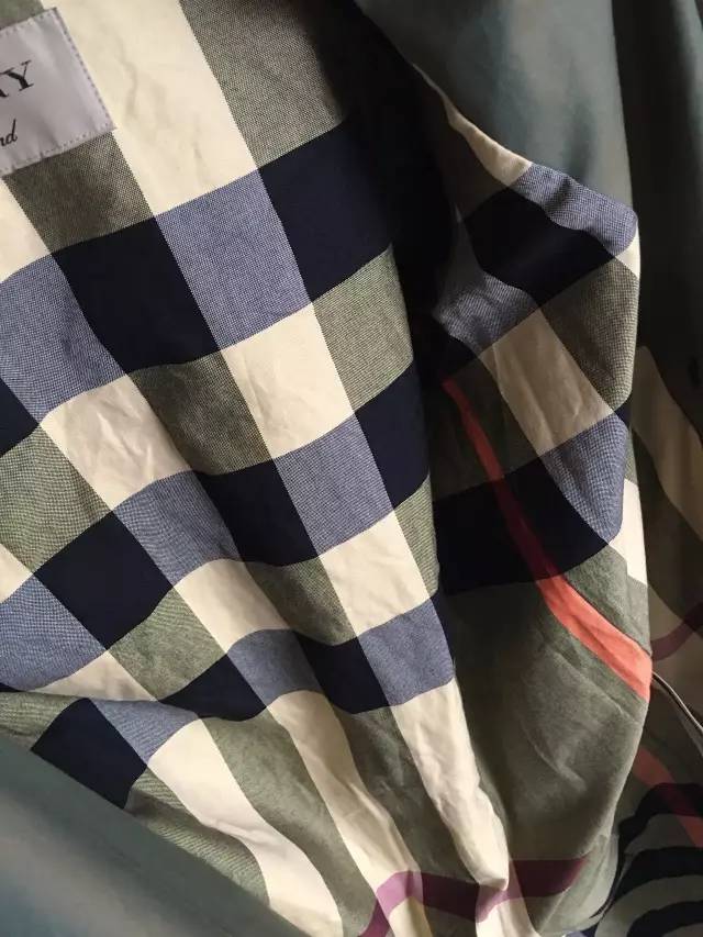 风衣巴宝莉12000,巴宝莉风衣回归现实